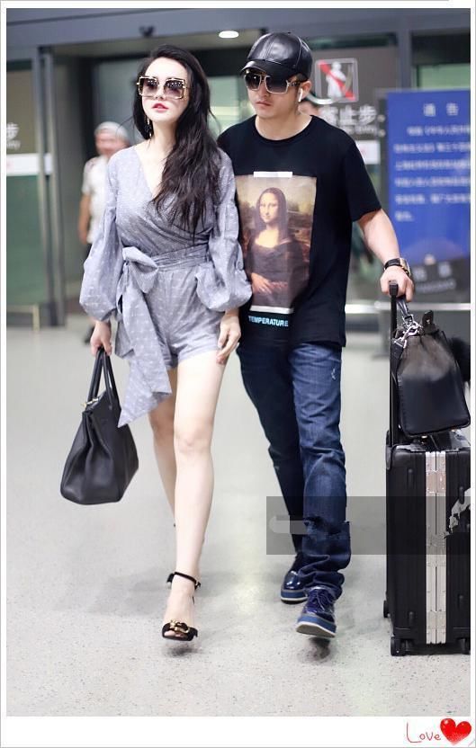 看了冉莹颖的短裤套装，再看看韩雪，才知道身材和气质哪个更重要