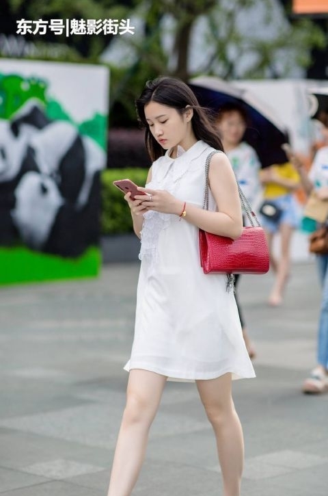  『女人』高跟凉鞋增高明显，和各种衣服都百搭，搭配裙子更是女人味十足