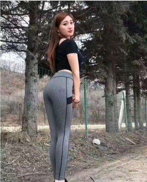 没肉的看完千万别穿, 微胖女生才能驾驭这样的紧身裤