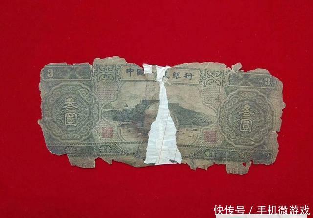 农村老人拿一张“废纸”去古玩店变卖，店主：最多能值100元！
