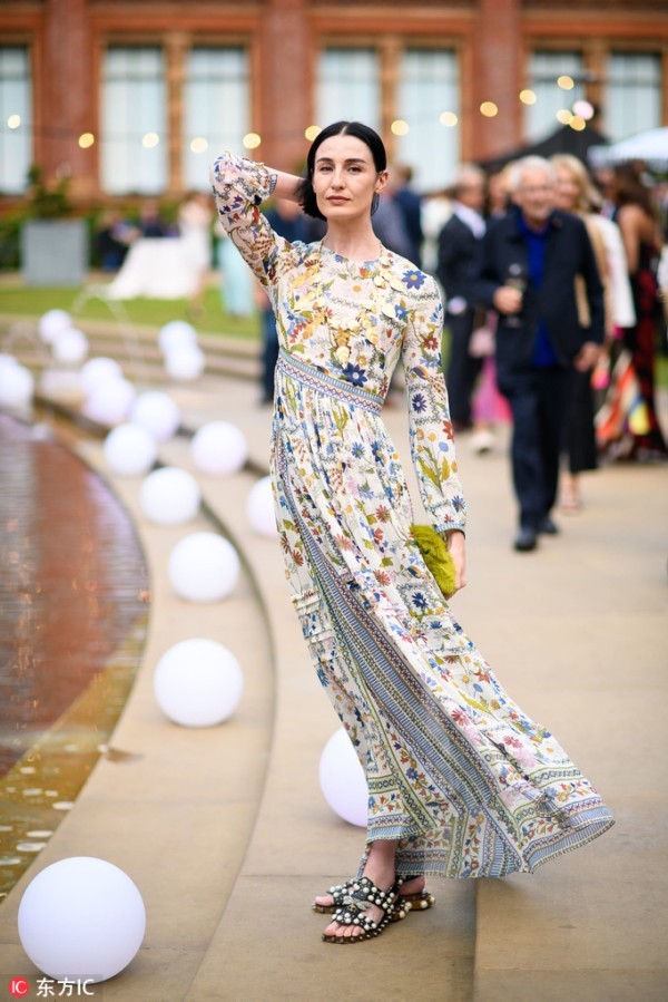 夏季都在穿得连衣裙 搭配这双鞋才能舒适又时髦