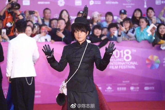 陈志朋自称中国时尚教父，网友回应“你头发终于正常了”!