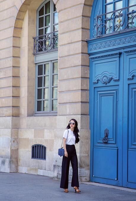 国际时尚icon母其弥雅 曝光一组街拍大片气场十足