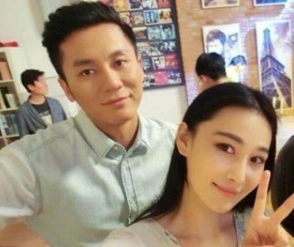 李晨首次回应分手事件，看了他的回答，网友再次质疑两人恋情