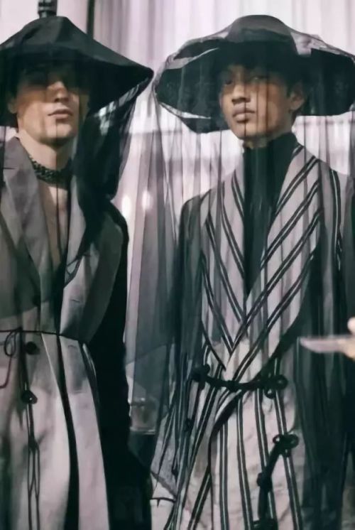 无性别时尚| 权志龙、李宇春...男女装通吃这么有趣?