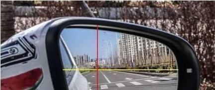  新手：新手司机福利，老司机教你如何通过后视镜，精确的判断车