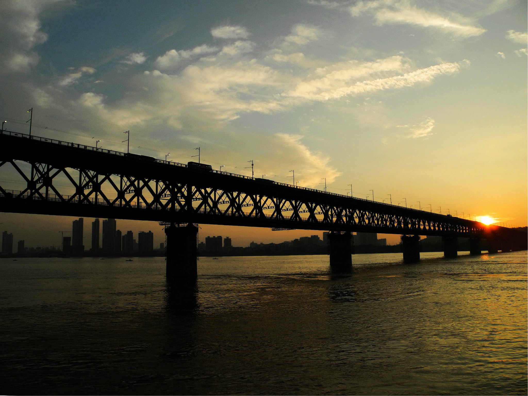 国内唯一整体搬迁的城市，如今是经济强市，是否有望升直辖市？