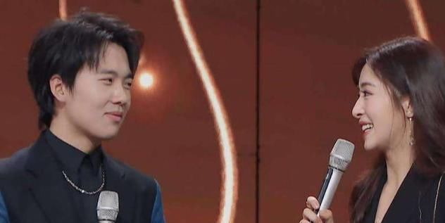 麒麟@郭麒麟在追张含韵?看他对张含韵的称呼,网友:这门婚事我同意了