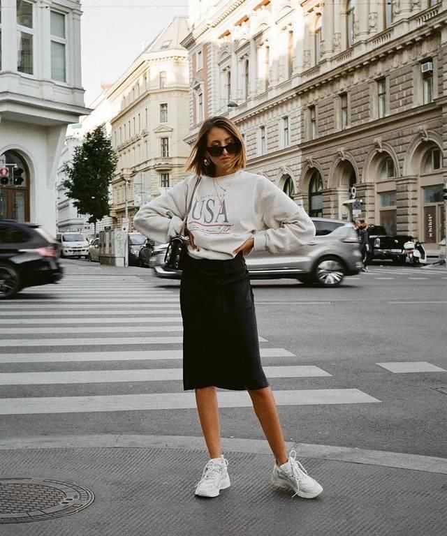  整体look@别土了！今年卫衣流行这么穿！好看炸了！