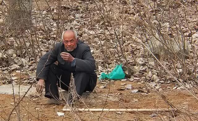  #为求#专家为求古代“悬棺之谜”，花40万破解谜题，却被一老农道出答案