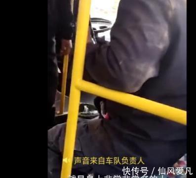 公交司机嫌农民脏撵农民工下车，网友：这司机做得没错啊！