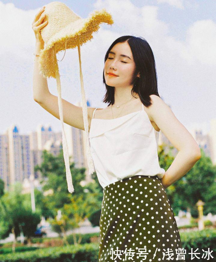 『气质』气质女生的日常新穿搭,减龄时尚还好看,简简单单变女神