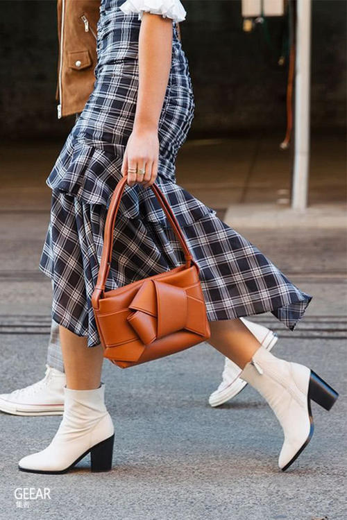 让时尚达人教你把格子裙怎样穿出经典时髦感!