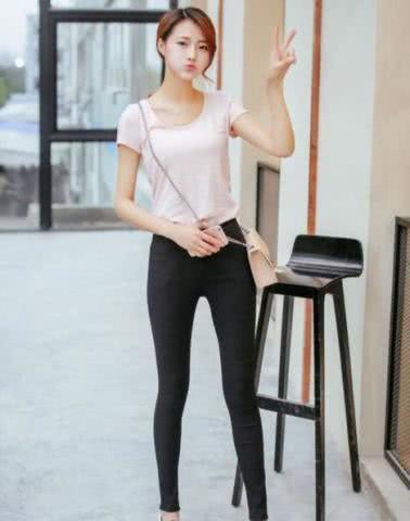 时髦好看的打底裤，总能轻松引起路人的注意！