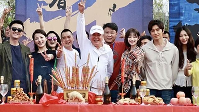 速报：吴亦凡怒怼虎扑 剧组凭什么这样做 媒体下多少情侣还在一起