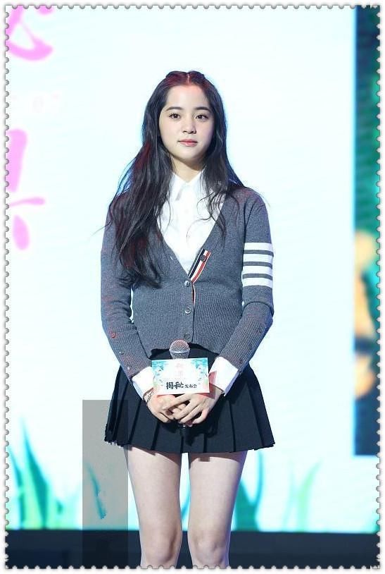 看了宋祖儿膝盖，再看看欧阳娜娜，网友：真是没有对比就没有伤害