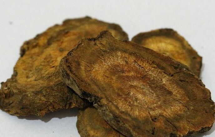  除掉|外形似菠菜，有人大量种植，5元一斤，春季油菜田里却当杂