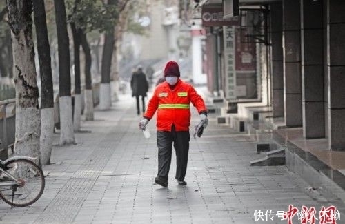  #人影难觅#湖北宜昌街头：橙色的坚守