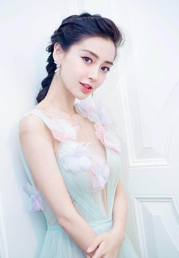 直率个性今天Angelababy有这样的新闻上了热搜，是有人在黑她吗？