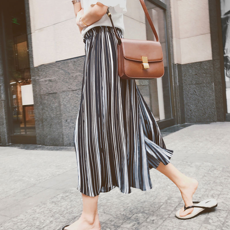 今年秋天流行穿牛仔裤?如今社会女人都学下面穿，时髦巨实惠