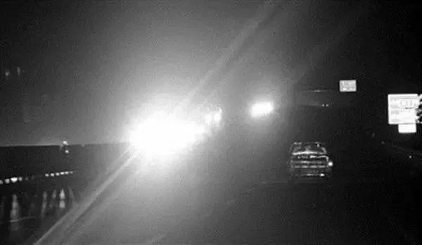 夜晚跑高速，这件事你一定要知道！