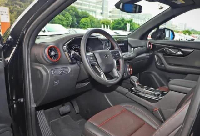  实车：雪佛兰开拓者实车进店，配电动感应尾门＋全景天窗，4月上市