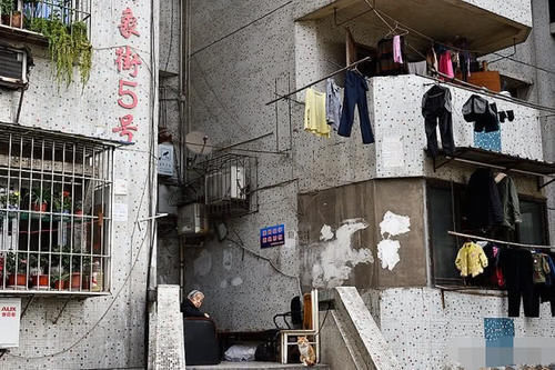  电梯@重庆神奇高楼24层居然没电梯，天天看索道划楼而过