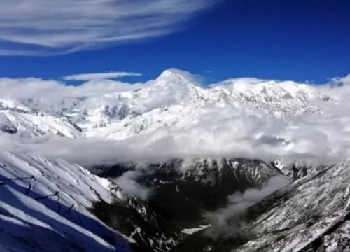 网评国内值得去的5座大山，华山、黄山上榜！你征服过几座了？