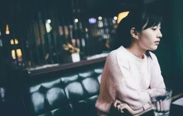 浙江抖音网红惨被前男友割喉，家长街头哭求澄清真相！