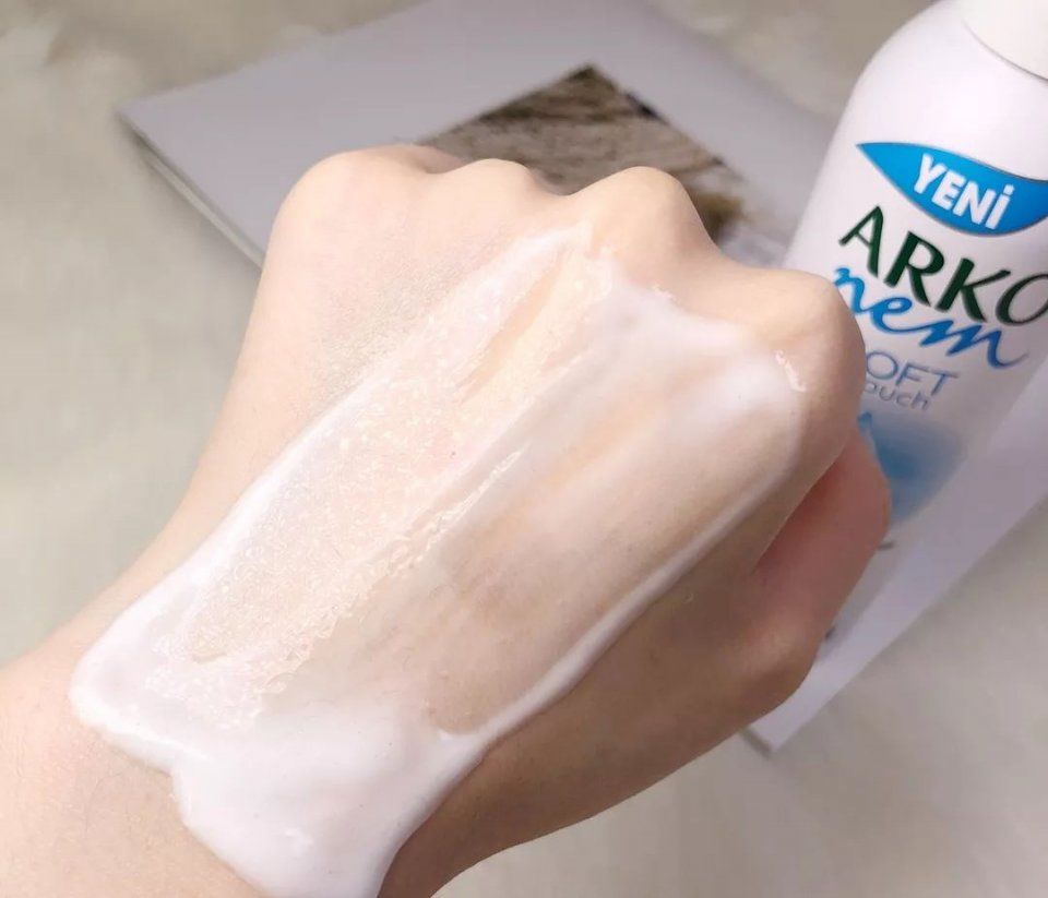 当身体乳喷遍全身，婴儿般的水润肌肤迅速封锁~