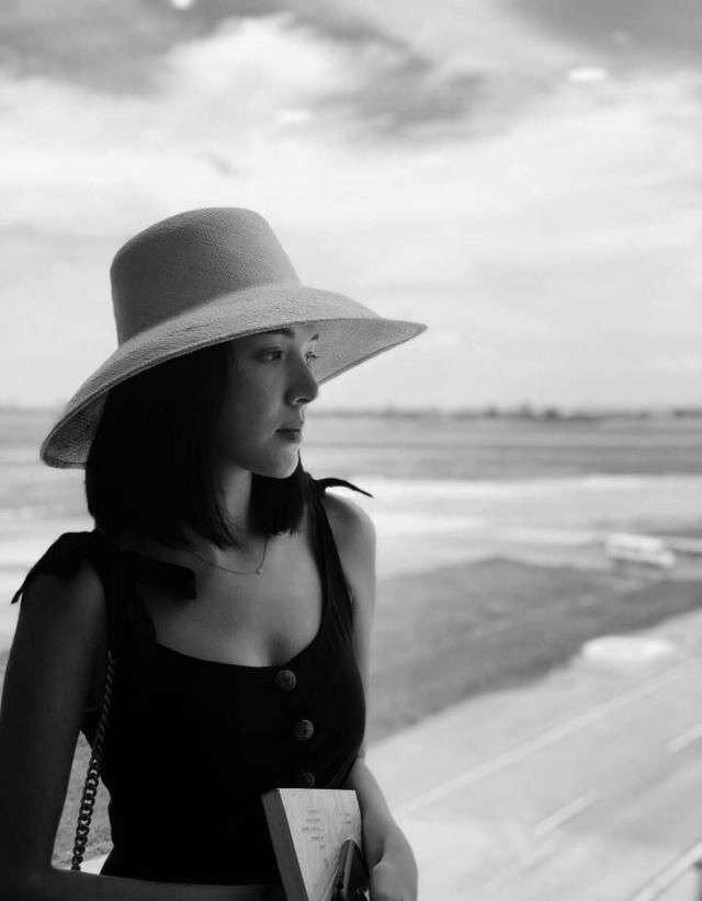 许玮甯这一身看起来还不错，赶明我也剁手一款！