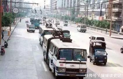 70年代，解放碑还是最高的建筑——老照片上的重庆记忆