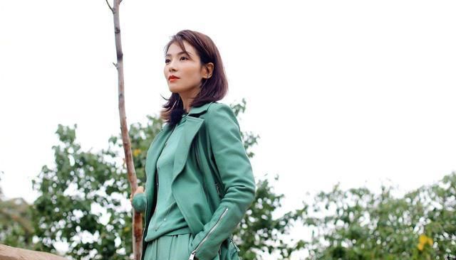  「小姐姐们」今年“薄荷绿”外套火了，清新又时髦，三木时尚博主和明星都在穿