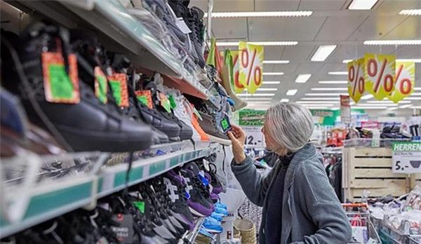 世界最节约国家，有钱也不买豪车，我国游客在那里吃饭容易被罚款