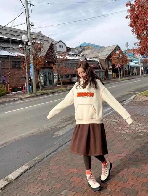  『少女』女人三十多凹不出“少女感”？那是你不会穿，这些简约穿搭超减龄