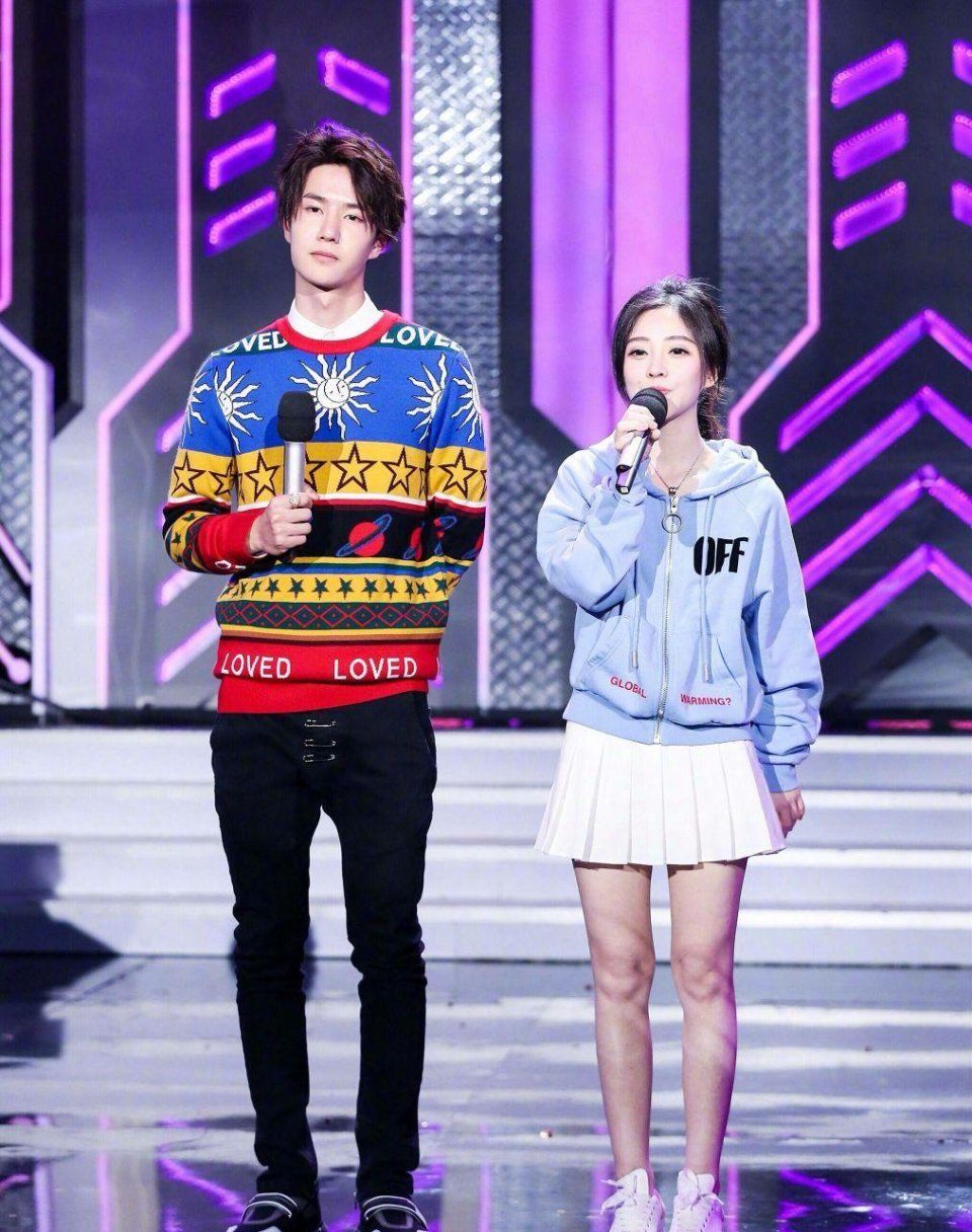 冯提莫真是有“心机”了，剪了个齐刘海把自己额头的缺陷掩盖了!