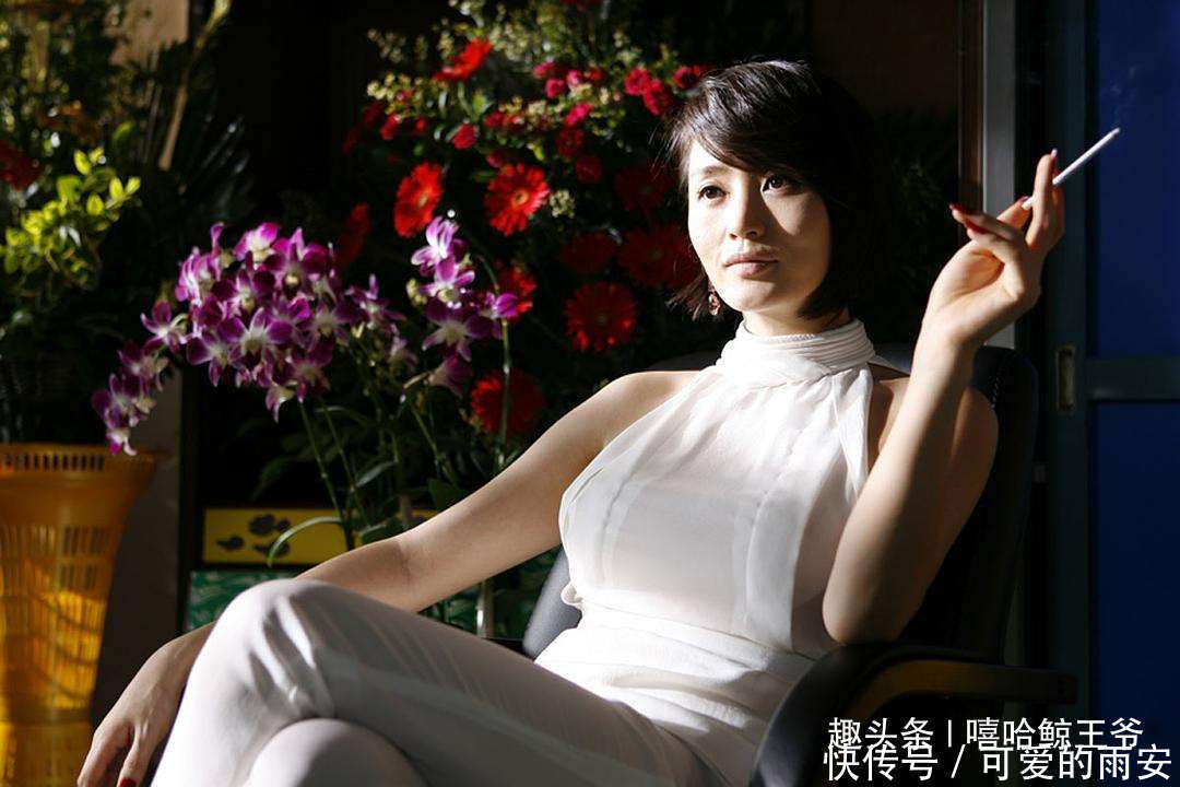  「金惠秀」她是韩国影后却住32平房子，母亲当她“摇钱树”，还完债又欠13亿