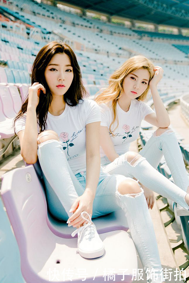 牛仔裤不仅显得特别的干净简洁，还能展现完美的身材曲线！