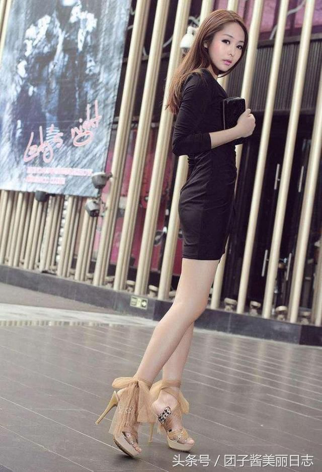 时尚紧身裙又仙又清秀，穿出性感魅力时光