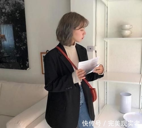  『男友』别再穿小黑裤了 ！2020“ 男友裤 ”搭配火了，巨显瘦！