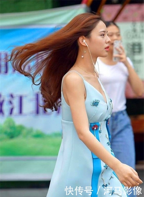  『迷人』街拍：超可爱的小姐姐，仙女般的气质，实在迷人性感