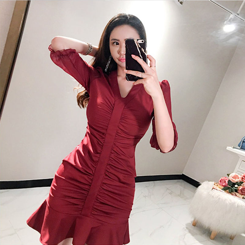 现在的女人真大胆!出门穿这“若隐若现”裙，让人大饱眼福