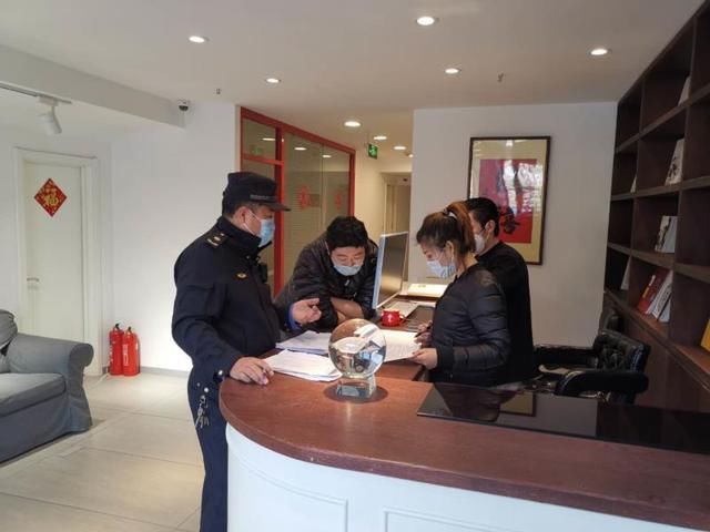  #保障#南磨房执法队四举措筑牢疫情防线 保障辖区环境秩序