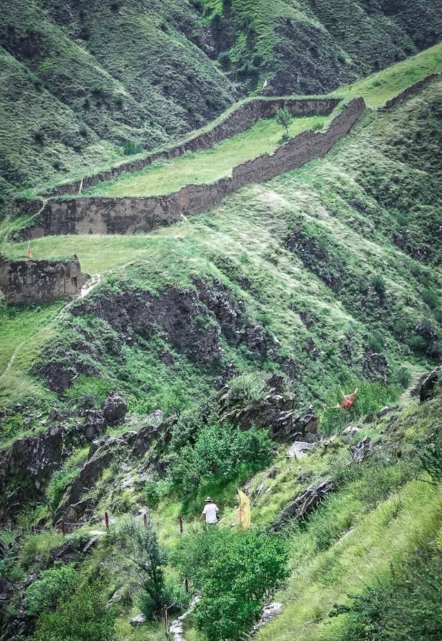  【葫芦河】公母峡：胡芦河在这里排出个性化，令人脸发红，群众为争水岸古都赌生命