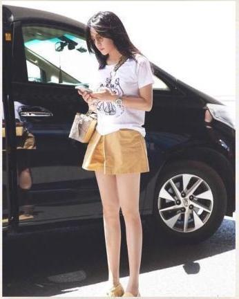 赵薇绝对不止瘦了10斤，大长腿都出来了，网友：不像42岁像22岁！