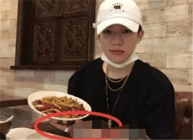 李小璐再陷“沙发照”风波,工作室发原图辟谣,网友:这次我信了