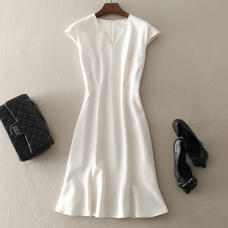 太美了!今夏特别流行的”收腰“连衣裙，出门凉爽又吸睛