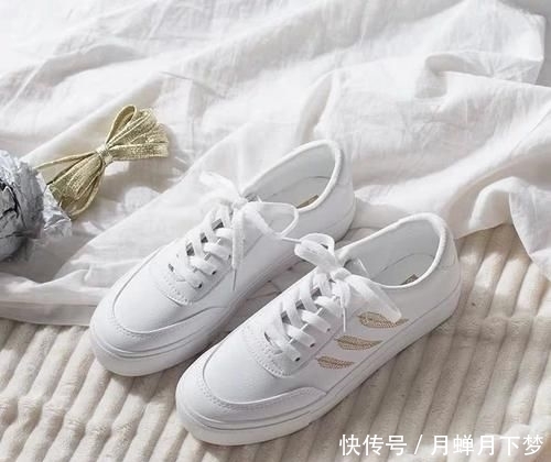 「白鞋」3双小白鞋,你第一眼最喜欢哪一双?测你在班里的美貌等级