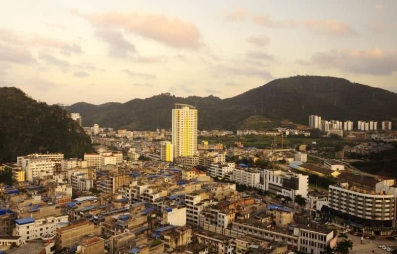  #凭祥#广西最大的边境口岸城市，与越南谅山省山水相连，你来过