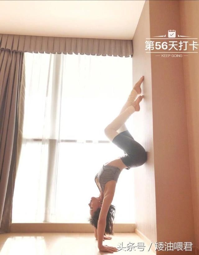 王子文练瑜伽，上次露底裤这次秀翘臀，网友：太狠，卷成烟斗了